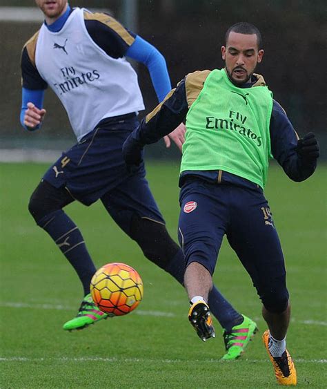Theo Walcott Arsenal Practise Shooting In Training After Manchester