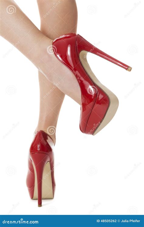Doskonałe Kobiet Nogi W Eleganckich Czerwonych Szpilki Butach Zdjęcie Stock Obraz złożonej z