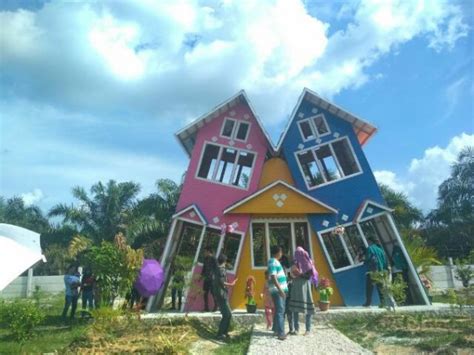 Agro wisata yang mengenakan 10% pajak perhotelan dan restoran ke pemerintah kabupaten malang ini sesungguhnya sangat memerlukan penyempur naan akses jalan yang lebih baik agar tamu meningkat yang juga akan meningkatkan penerimaan pajak bagi pemerintah kabupaten malang. Liburan ke Tempat Wisata Taman Agro dan Waterboom Nadiin ...