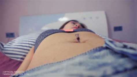 I haven't used a syringe to puncture the girl's navel for a long time. Crazy needle belly button 4-Sasa - bellycool
