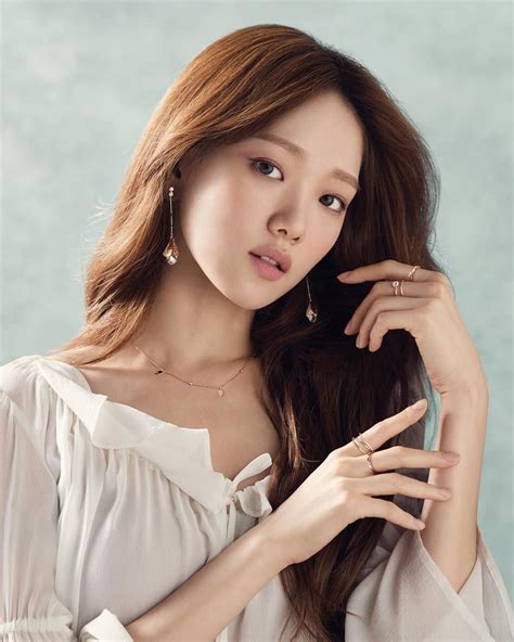 Lee sung kyung, besides her beauty, has a lot of things to offer. Lee Sung Beauty Tips Will Leave You Looking Radiant & Dewy ...
