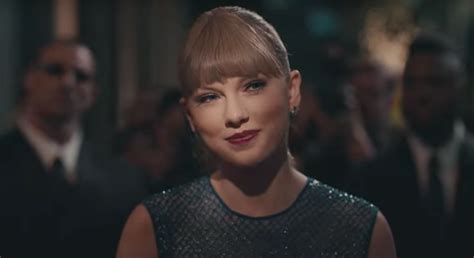 some people think taylor swift s new music video copied a famous perfume ad glamour