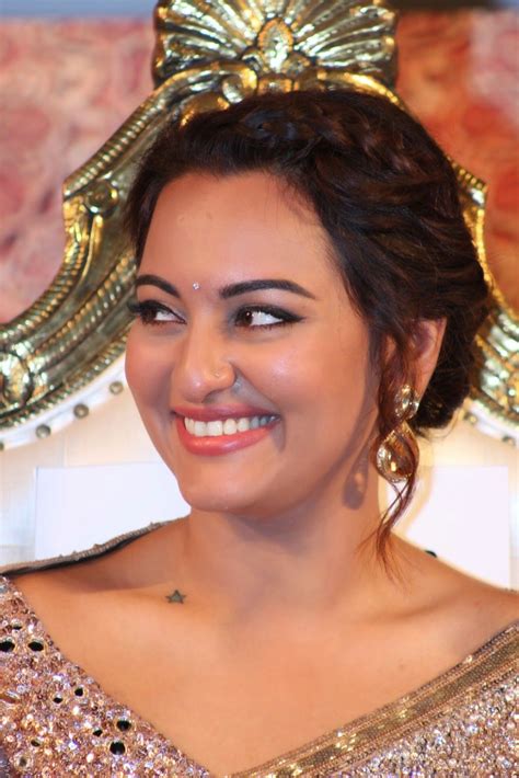 Sonakshi Sinha Sonakshi Sinha Saree Indian Bollywood Actress