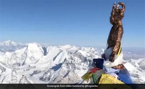 Video Shows Stunning 360 Degree View From Mount Everest