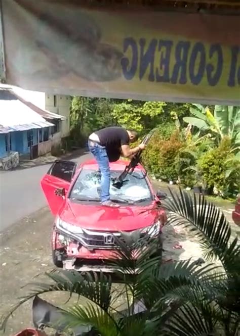 Viral Video Aksi Koboi Oknum Polisi Di Kendal Dari Pecahkan Kaca Mobil