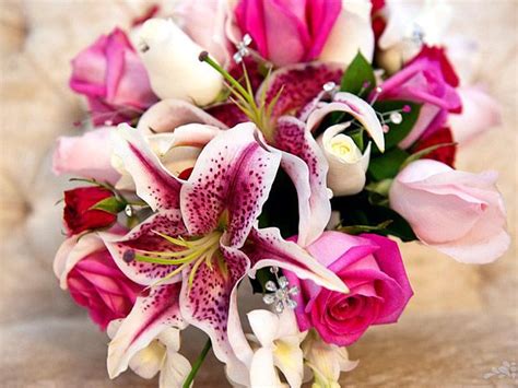 Wedding Flowers By Season Summer Weddingsonline Stargazer Lily