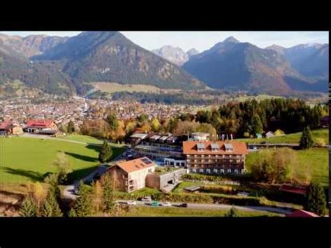 Oberschdorf) is a municipality and skiing and hiking town in germany, located in the allgäu region of the bavarian alps. Das Hotel Oberstdorf im Herbst - YouTube