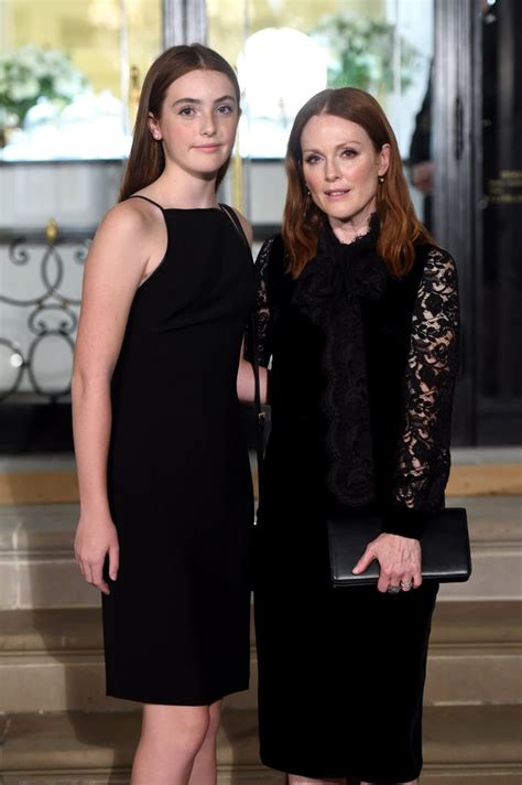 Julianne Moore And Daughter At New York Fashion Week 2016 Popsugar Celebrity Photo 4