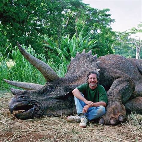Steven Spielberg Photo With Jurassic Park Dinosaur Resurrected After 22 Years People Freak Out