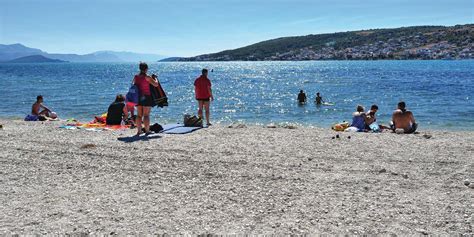 Die stadt ist umgeben von parkanlagen und einem alten kern, dessen küste von allen seiten vom meer umspült. Pantan Beach Trogir accommodation and apartments nearby ...
