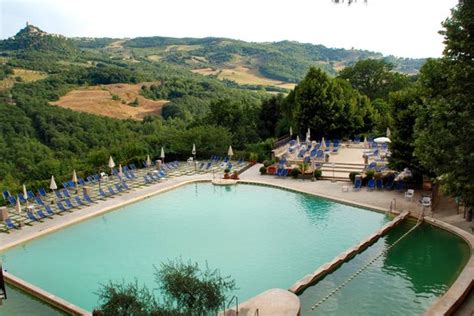 È stato chiuso per cambio di gestione e lavori. Piscina - Hotel Posta Marcucci, Bagno Vignoni Resmi ...