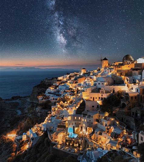 Breathtaking Night Perspective Of Santorini ギリシャ旅行 旅行 美しい景色