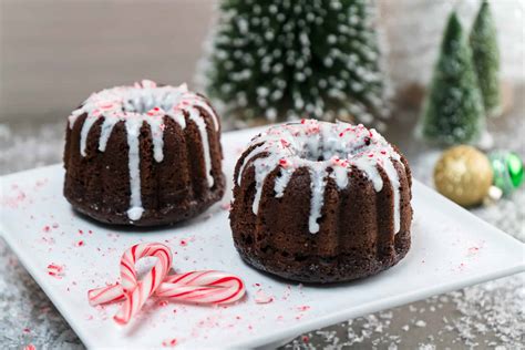 Mini bundt cake recipes cakewhiz Mini Peppermint Hot Cocoa Bundt Cakes That Taste Like A ...