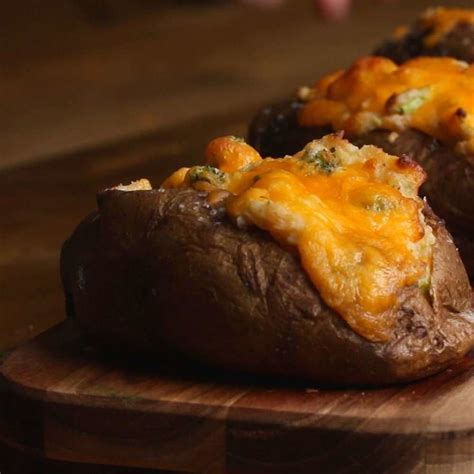 It's national tater day everyone! 6 Delicious Potato Recipes
