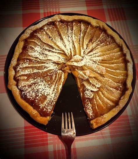 Melanzane ripiene di pasta, biscotti di pasta frolla ripieni di nutella, cornetti di pasta sfoglia con ripieno di polpettone ripieno di carne in crosta di pasta brise' e patate arrosto. Crostata di pasta brisé alle pere - Fuudly