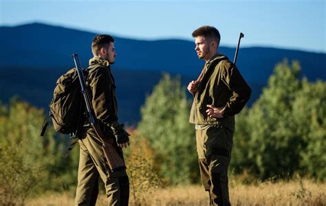 Amitié Des Hommes Chasseurs Uniforme Militaire Forces Armées Camouflage Compétences De