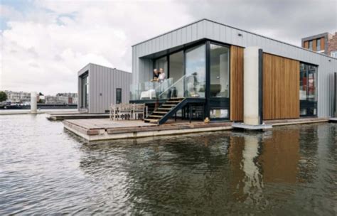 Single Houses That Surrounded By Water Homecaptains