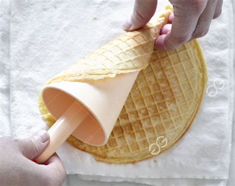 How The First Ice Cream Cone Was Made