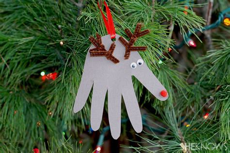 This lesson will make grandparents and relatives around the world very happy! 23 Cool DIY Christmas Tree Decorations To Make With Kids ...