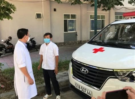 Ông đoàn ngọc hải đưa bệnh nhi mồ côi viêm cơ tim tối cấp về quê. Feed24h | Xe cứu thương của ông Đoàn Ngọc Hải gặp tai nạn ...