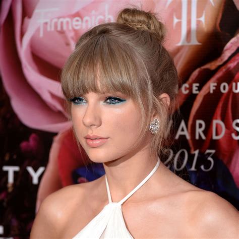 Taylor Swift Is Officially Going Through A Phase With This Eyeliner