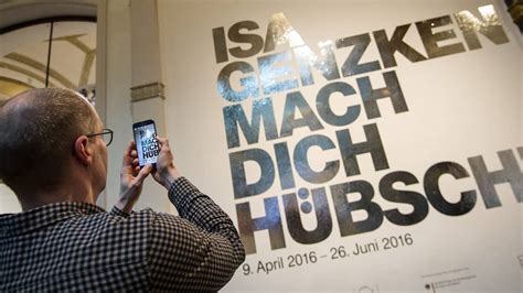 Mach Dich Hübsch Künstlerin Isa Genzken Kehrt Mit Retrospektive Zurück B Z Die Stimme