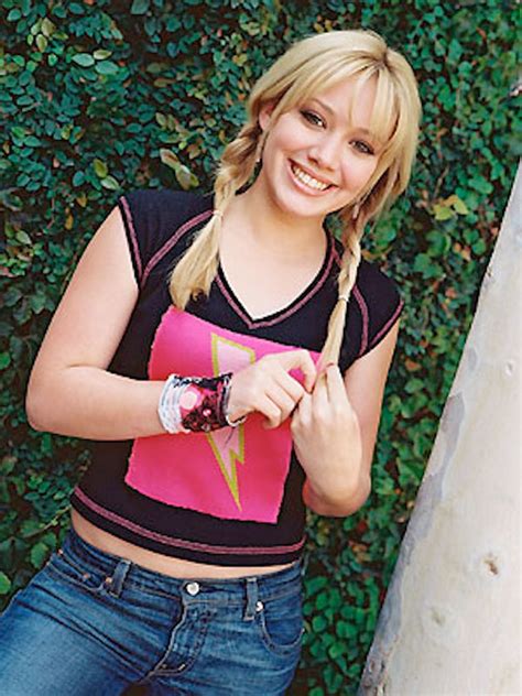 With Her Epic 00s Mismatched Perfection And Randomly Crimped And Braided Hair Lizzie Mcguire