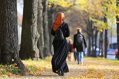 Beyond Hijab Modesty Amongst Women In Islam Seekersguidance