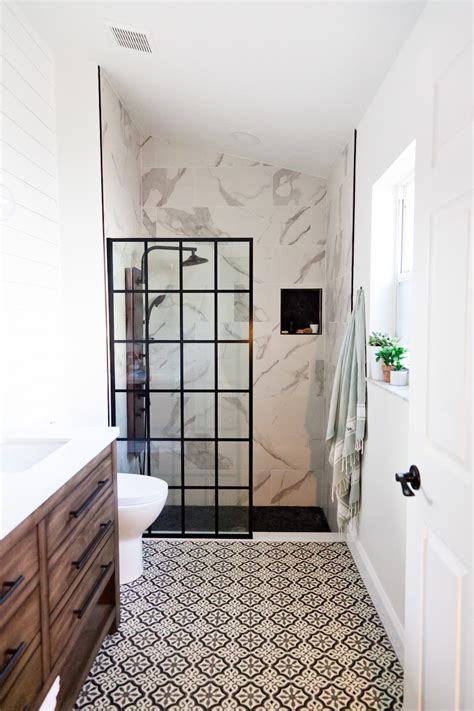 Are your renovating your bathroom and looking for bathroom ideas that will last? Farmhouse Master Bathroom Renovation Ideas | Fresh Mommy Blog