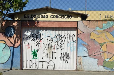 Изучайте релизы joão conceição на discogs. Tudo Variado Brasil : Aluno que jogou cadeira em diretora ...