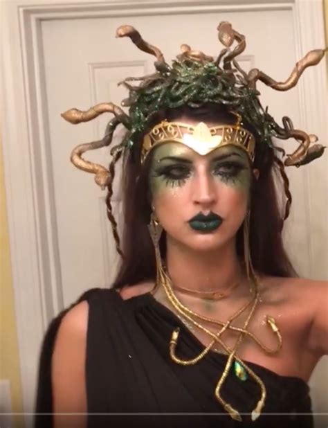 Send me a picture if you decide to be medusa this year. Medusa video tutorial en 2020 | Maquillaje medusa ...