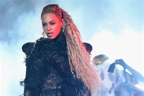 Beyonce Slays 2016 Mtv Video Music Awards With Explosive Lemonade