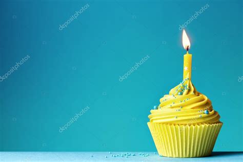 Celebración Cumpleaños Cupcake Fotografía De Stock © Ruthblack
