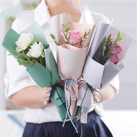 Flowers shipped in gift box. 2019 New Paper Packaging Flowers Gift Wrapping Paper ...