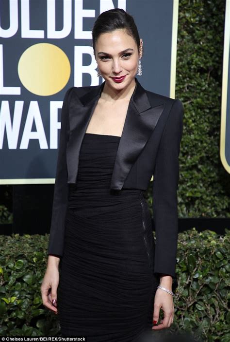 Gal Gadot Makes A Sophisticated Arrival At Golden Globes Daily Mail