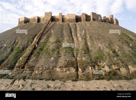 Citadel On The Hill In Aleppo Syria Stock Photo Alamy