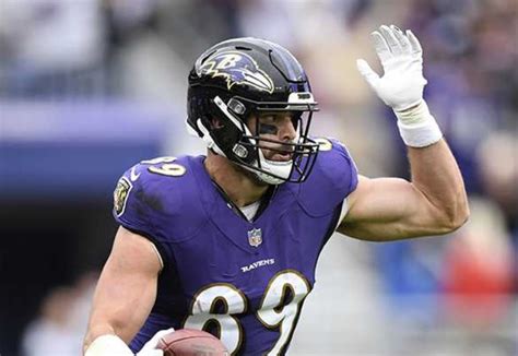 Ravens Mark Andrews Helps Save Womans Life Who Was Having Medical