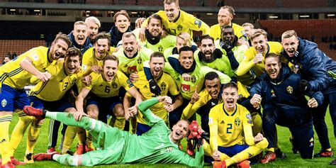 Här skriver vi om allt som handlar om det europeiska mästerskapet i fotboll som den här gången spelas på flera olika platser runtom i europa. Favoriter & Odds & Bonusar för Fotbolls EM 2021 ...