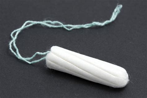 To use a tampon, just pull it out of its wrapper, find a comfortable position that allows you to position the thicker applicator half of the tampon into your vagina, and then press the thinner applicator end into the top half until it goes as far up as it can. อุทาหรณ์ สาว 27 ติดเชื้อหวิดดับ เพราะผ้าอนามัยแบบสอด