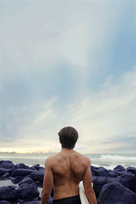 картинки человек пляж море песок камень океан небо Солнечный лучик серфер модель