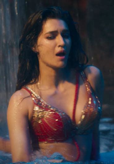 Kriti Sanon Hot Stills Thumkeshwari Song From Bhediya Just For Movie Freaks