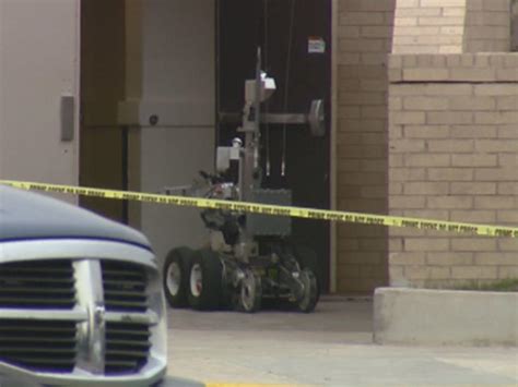 Police See Columbine Similarities In Pipe Bomb Found At Colo Mall Cbs News
