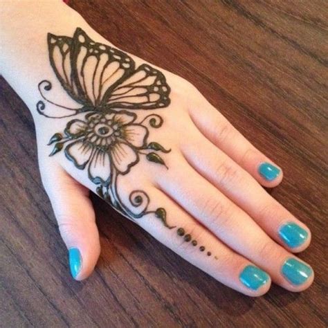 With circle designs in the center connecting bangle design by the other two sides is worth watching. Butterfly Mehndi Designs 2019 - 25 Butterfly Mehndi Designs You'll Love | Stylostreet