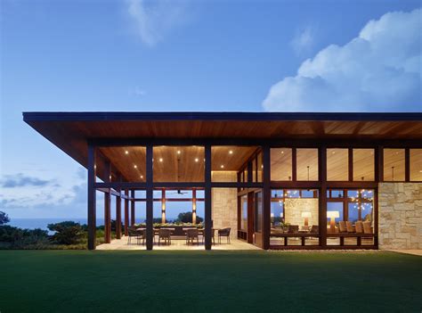 Us firm walker warner architects has designed a large residence in hawaii, where a great room opens onto a patio, a grassy poolside and sea views. Gallery of Kalihiwai Pavilion / Walker Warner Architects - 11