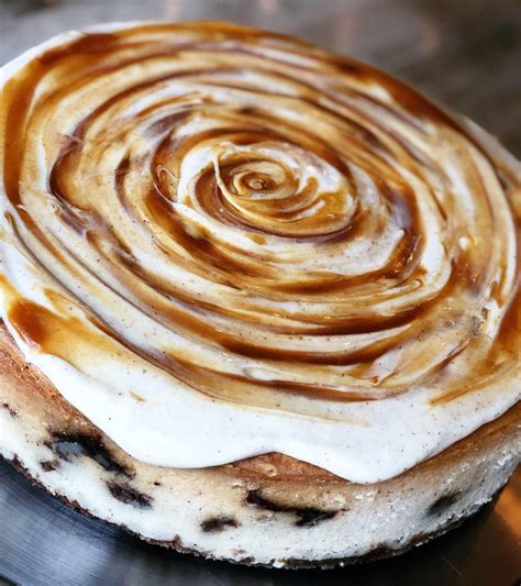 Teaching you guys how to make two easy recipes with rumchata, enjoy! Rum Chata Cinnabon Cheesecake I invented today : DessertPorn