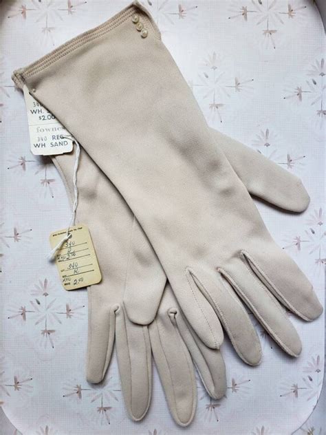 Vintage S Nude Gloves With Mini Button Trim New Gem