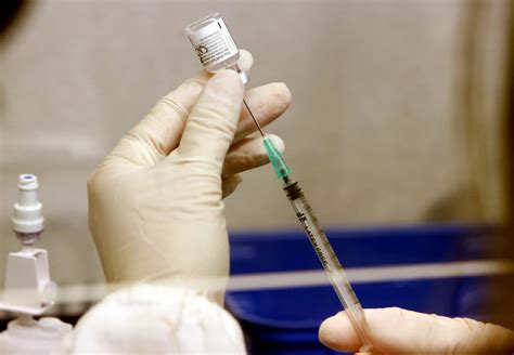 Le prenotazioni del vaccino dei veneti over 50. IN ALTO ADIGE SCARSEGGIANO I VACCINI - Radio NBC Rete Regione