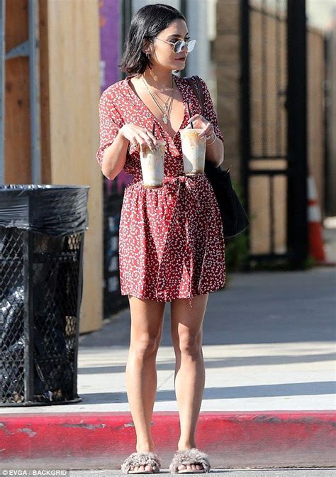 Vanessa Hudgens Grabs Coffee In Los Angeles Daily Mail Online Casual
