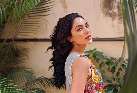 sobhita dhulipala enters the list of top 15 popular bollywood actors