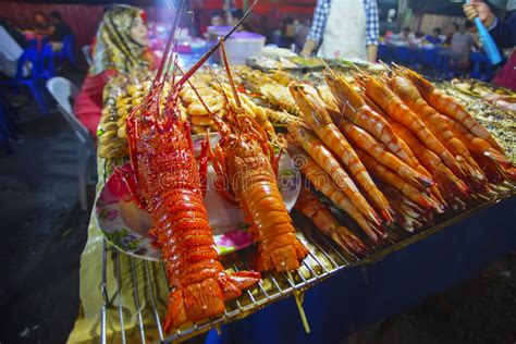 As kota kinabalu is next to the sea it stands to reason that seafood is one of the main attractions on menus all over the city. Variety Of Grilled Seafood In Kota Kinabalu Night Market ...